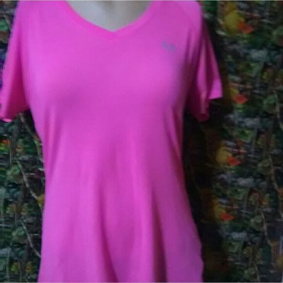 Pink Under Armour T shirt, size M - Picture 7 of 8